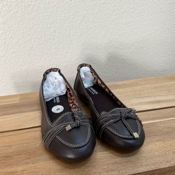 NWT Sag Harbor Women's Dark Brown Ballerina Flats with Bow Detail Size 8 - Picture 2 of 6